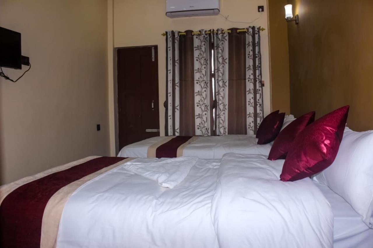 Hotel Flycatcher Chitwan- A Jungle Safari Home 사우라하 외부 사진