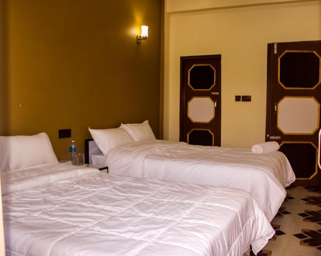 Hotel Flycatcher Chitwan- A Jungle Safari Home 사우라하 외부 사진
