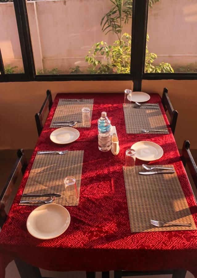 Hotel Flycatcher Chitwan- A Jungle Safari Home 사우라하 외부 사진