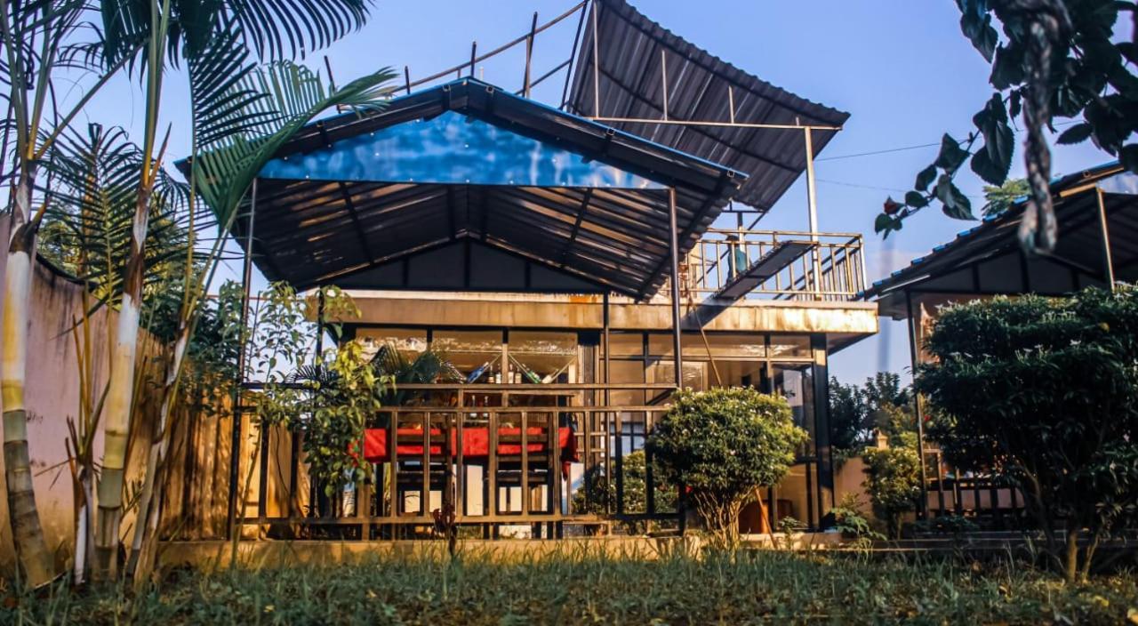 Hotel Flycatcher Chitwan- A Jungle Safari Home 사우라하 외부 사진