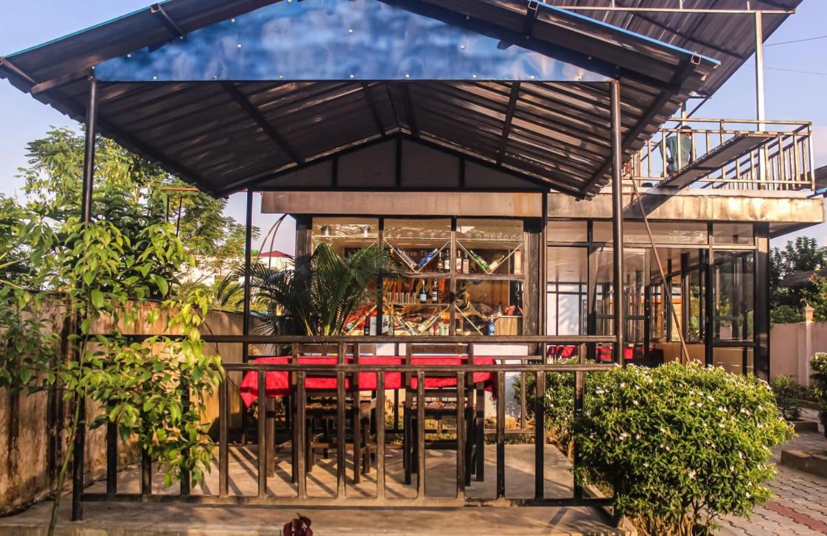 Hotel Flycatcher Chitwan- A Jungle Safari Home 사우라하 외부 사진