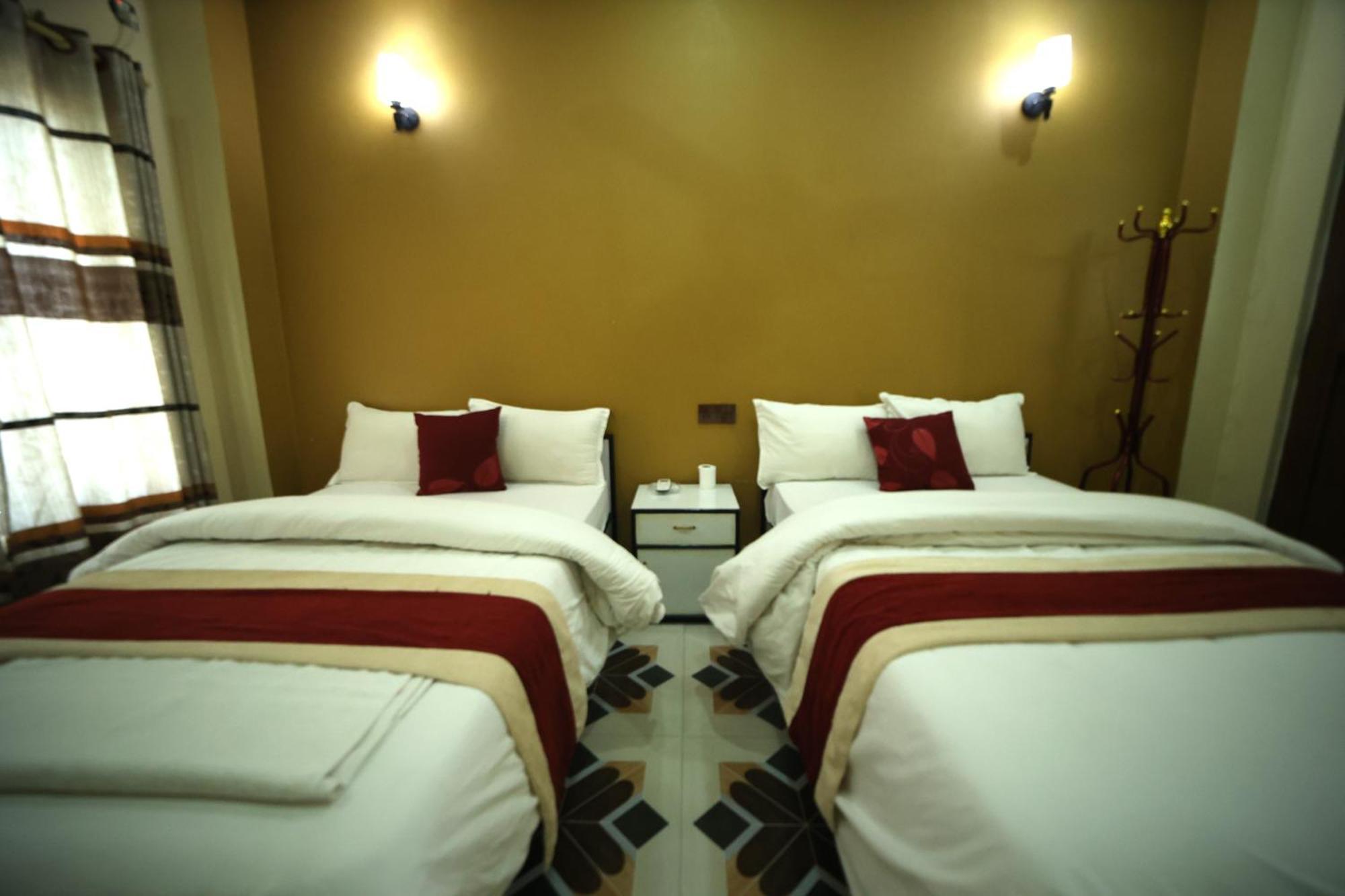Hotel Flycatcher Chitwan- A Jungle Safari Home 사우라하 외부 사진
