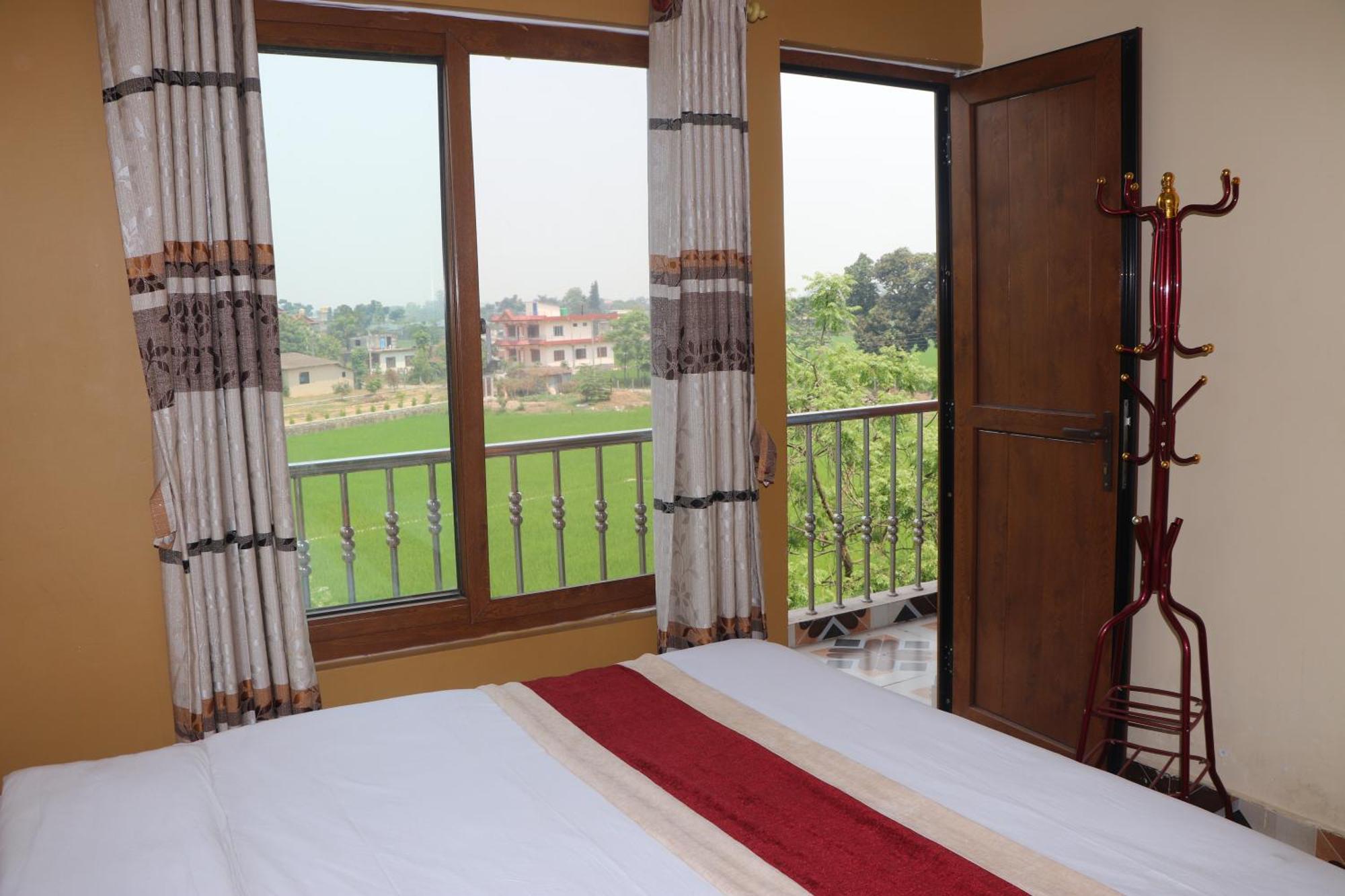 Hotel Flycatcher Chitwan- A Jungle Safari Home 사우라하 외부 사진