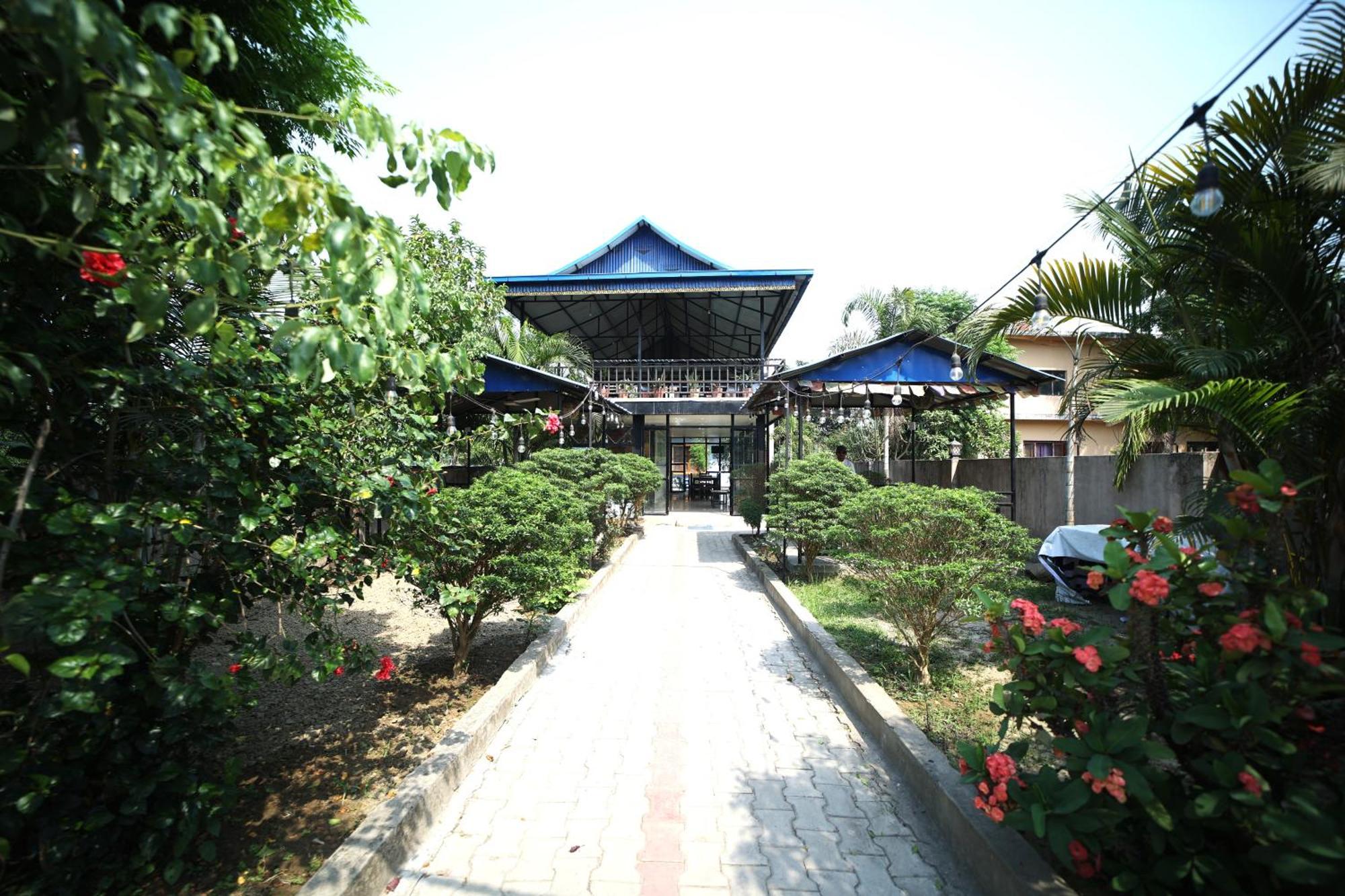 Hotel Flycatcher Chitwan- A Jungle Safari Home 사우라하 외부 사진