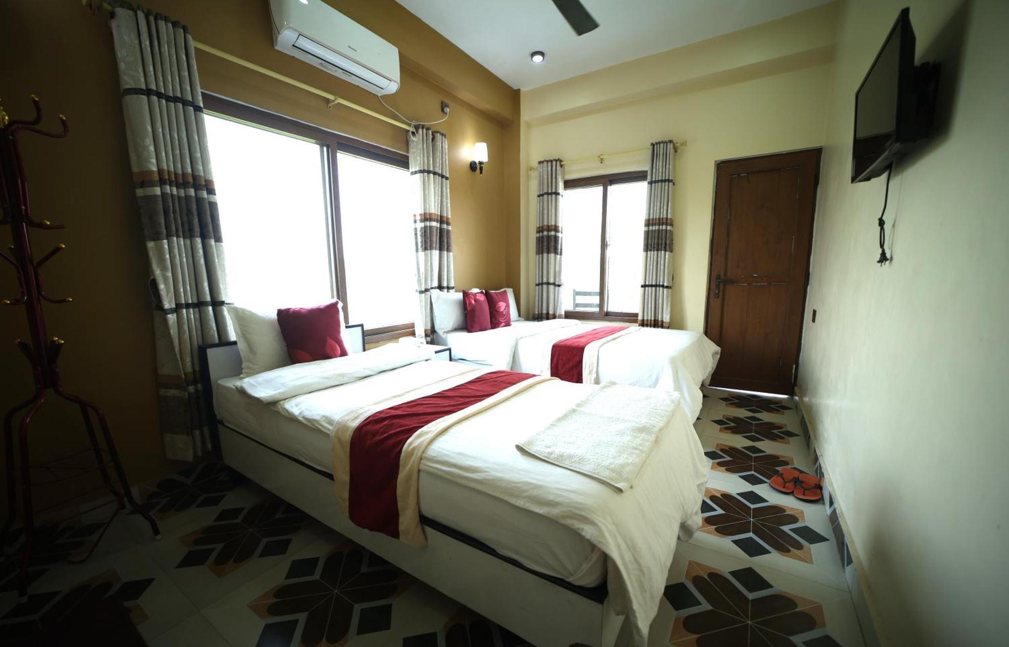 Hotel Flycatcher Chitwan- A Jungle Safari Home 사우라하 외부 사진