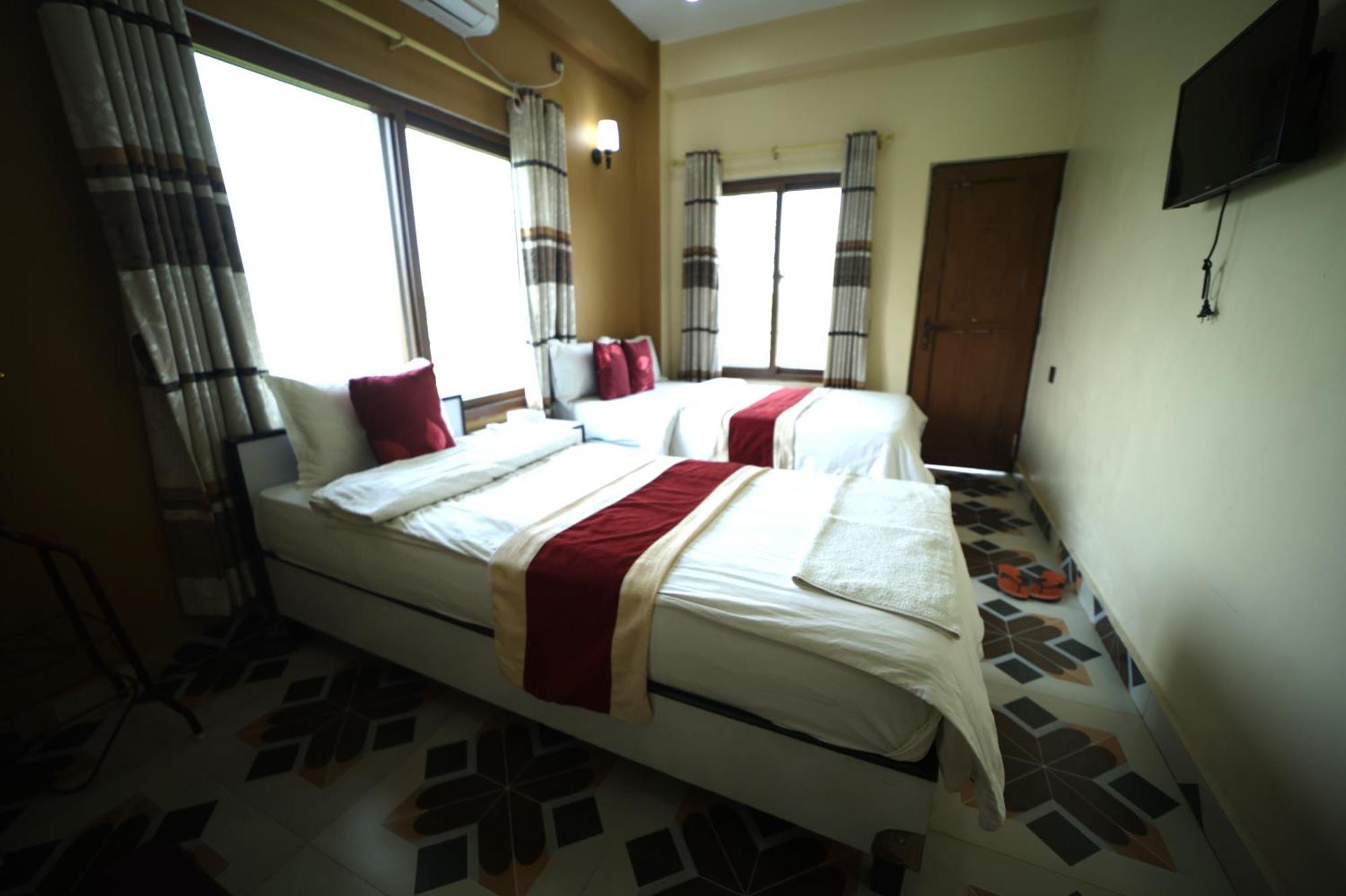 Hotel Flycatcher Chitwan- A Jungle Safari Home 사우라하 외부 사진