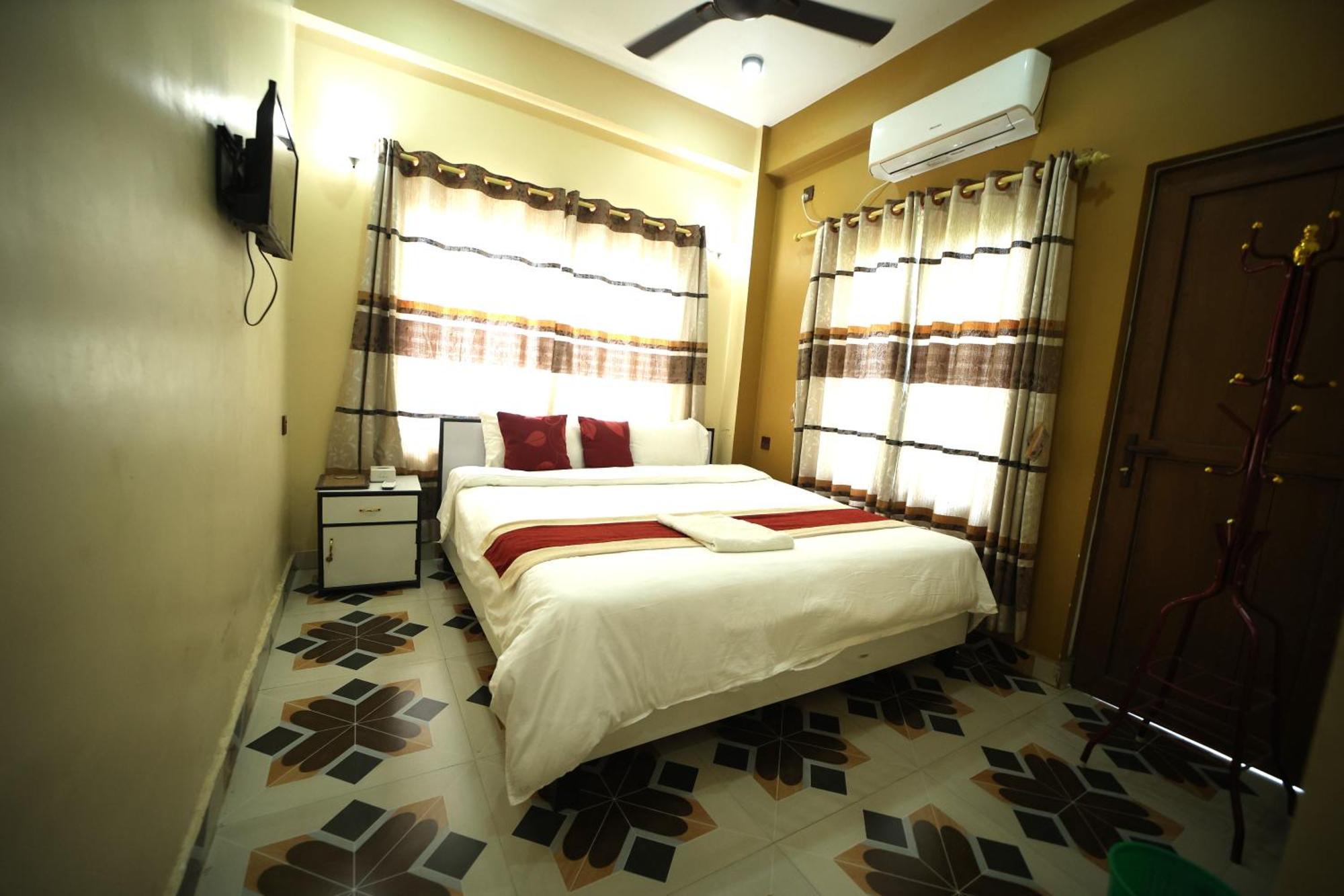 Hotel Flycatcher Chitwan- A Jungle Safari Home 사우라하 외부 사진