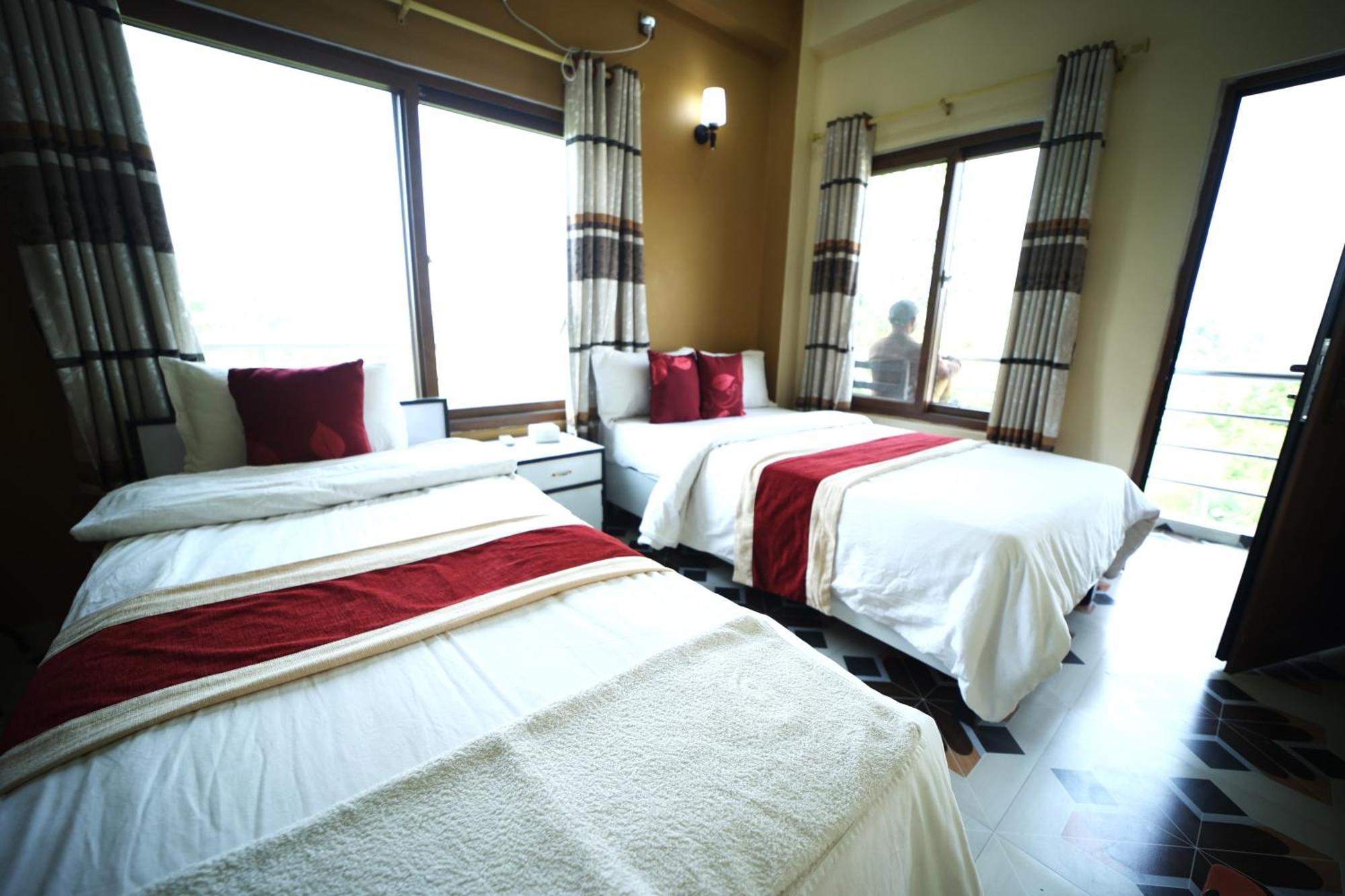 Hotel Flycatcher Chitwan- A Jungle Safari Home 사우라하 외부 사진
