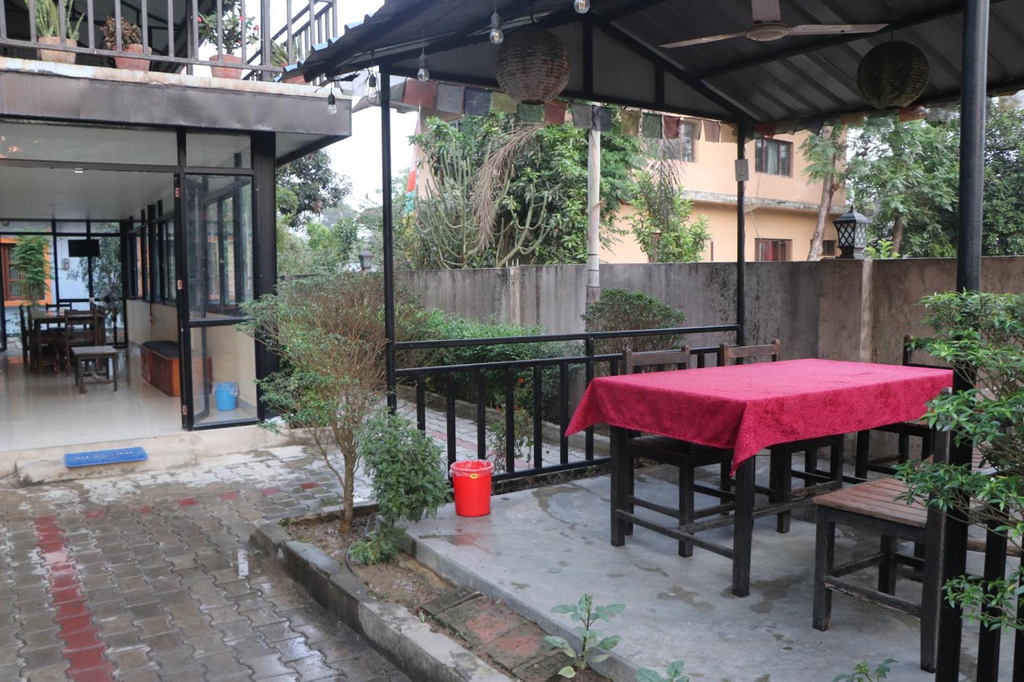 Hotel Flycatcher Chitwan- A Jungle Safari Home 사우라하 외부 사진