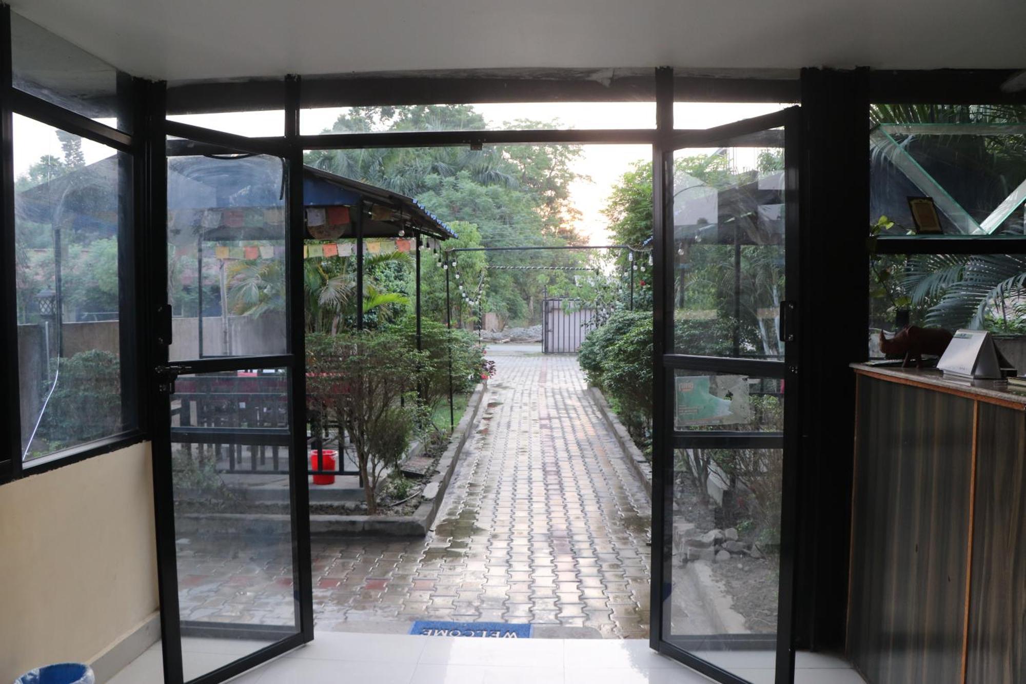 Hotel Flycatcher Chitwan- A Jungle Safari Home 사우라하 외부 사진
