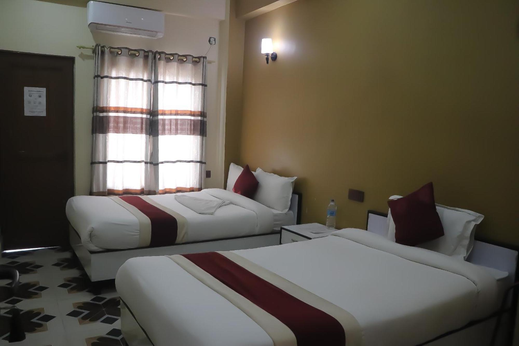 Hotel Flycatcher Chitwan- A Jungle Safari Home 사우라하 외부 사진