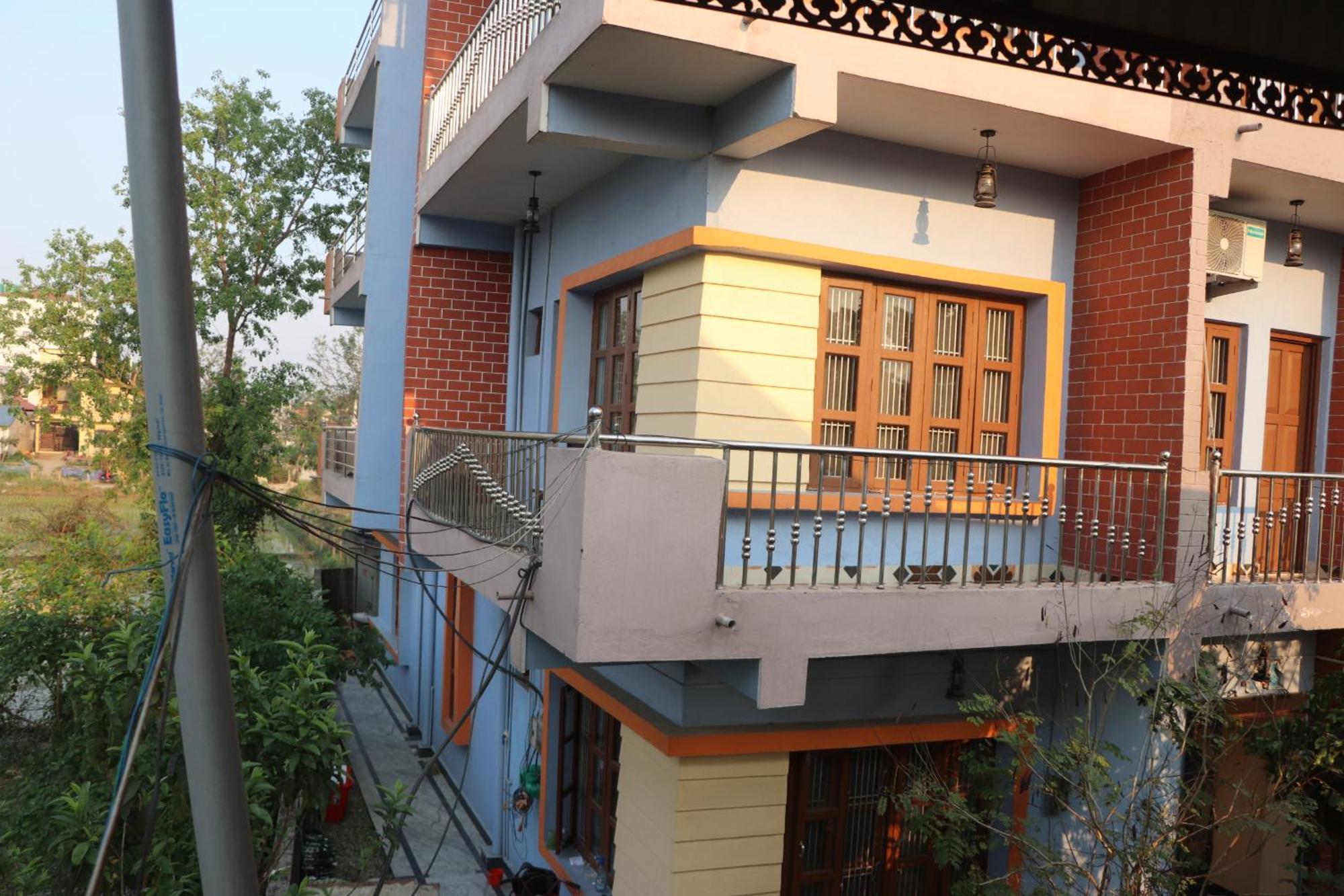 Hotel Flycatcher Chitwan- A Jungle Safari Home 사우라하 외부 사진